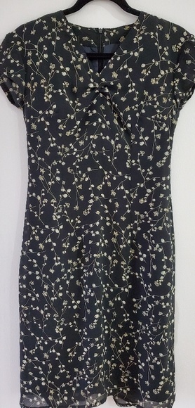 Woman dressed - Picture 3 of 3